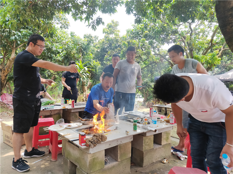 貝朗數(shù)控折彎機(jī)廠家“瘋狂燒烤“團(tuán)建活動(dòng)圓 滿成功